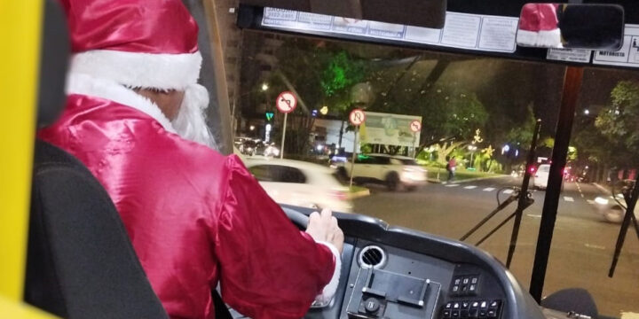 Ônibus que faz a linha da Cidade do Natal ganha caracterização natalina -  Consórcio Guaicurus
